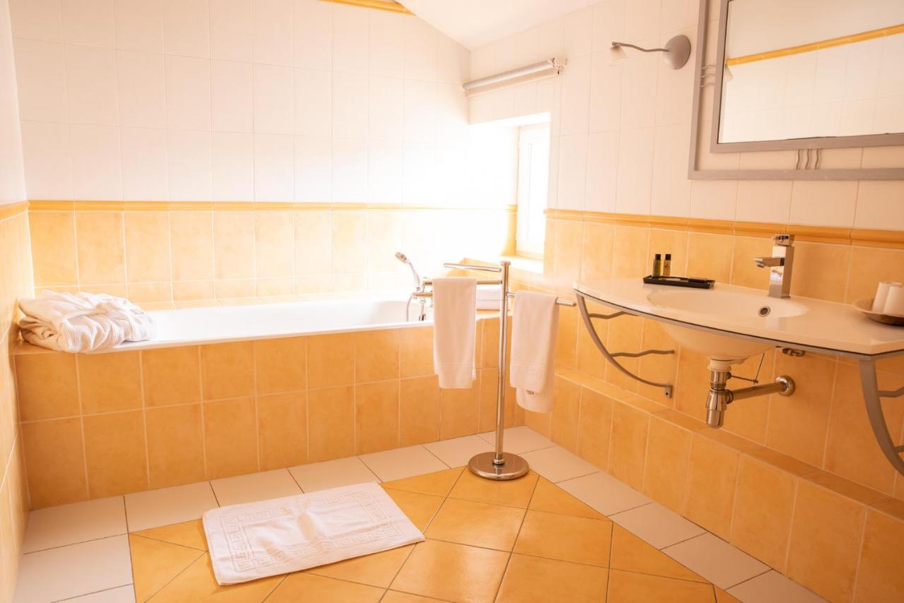 Hotel Bellevue Puy-lʼÉvêque エクステリア 写真