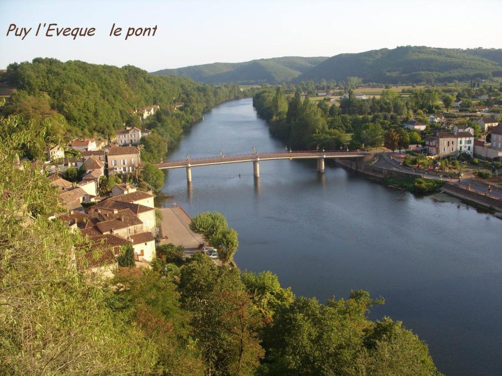 Hotel Bellevue Puy-lʼÉvêque エクステリア 写真
