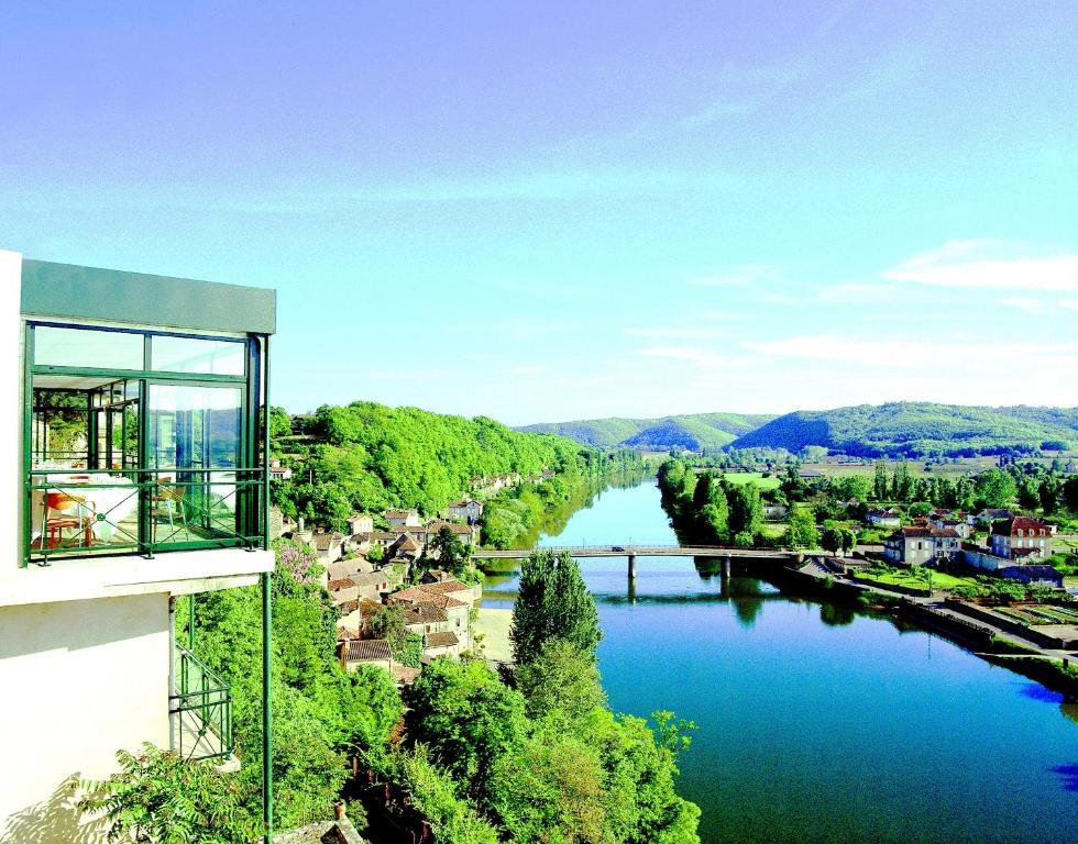 Hotel Bellevue Puy-lʼÉvêque エクステリア 写真